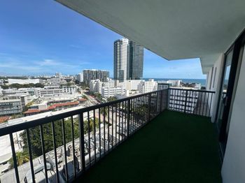1800 Collins Ave