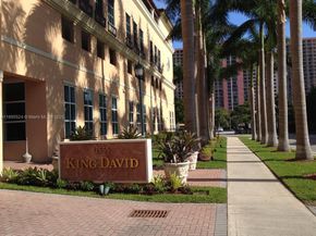 17555 SW Atlantic Blvd PH2, Sunny Isles Beach FL 33160