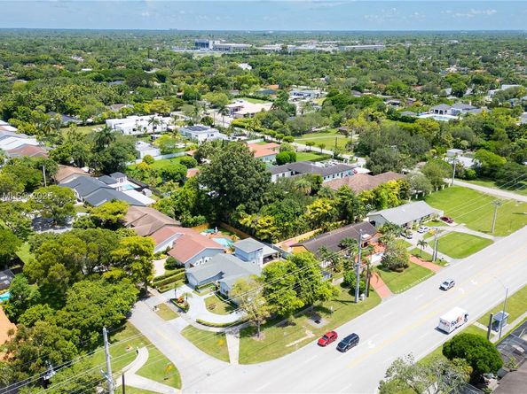 11680 SW 92nd St, Miami FL 33176