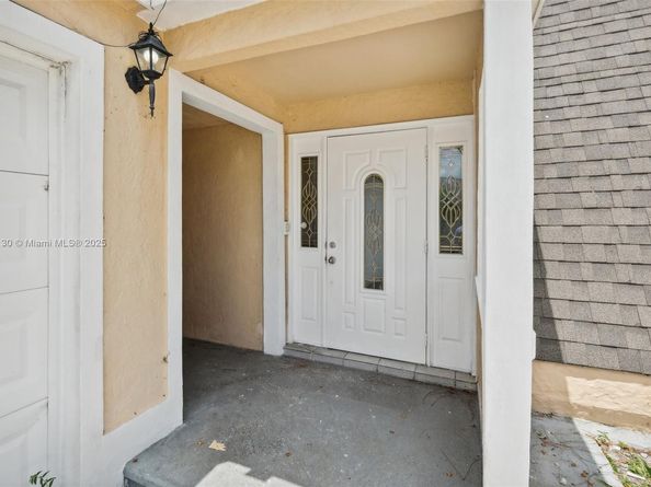 126 Barcelona Dr, Royal Palm Beach FL 33411