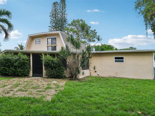 126 Barcelona Dr, Royal Palm Beach FL 33411