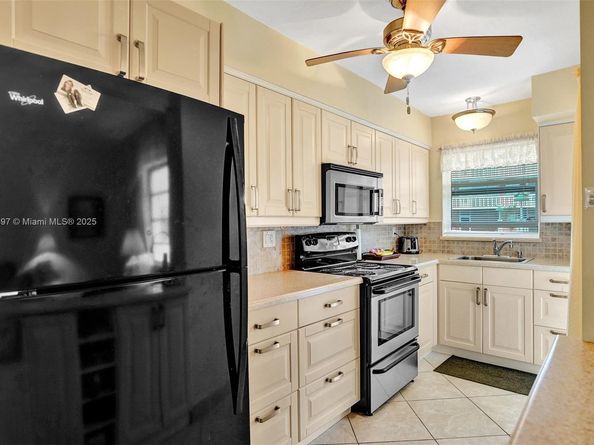 141 NE 10th Ave 27A, Hallandale Beach FL 33009