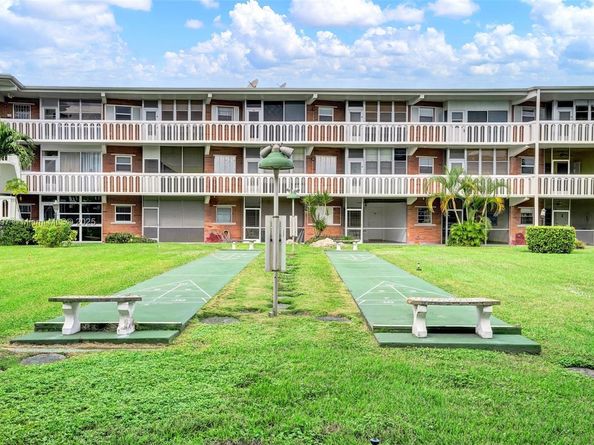 141 NE 10th Ave 27A, Hallandale Beach FL 33009
