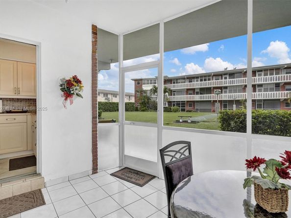 141 NE 10th Ave 27A, Hallandale Beach FL 33009