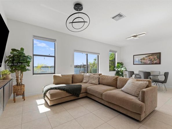 20544 NE 5th Pl, Miami FL 33179