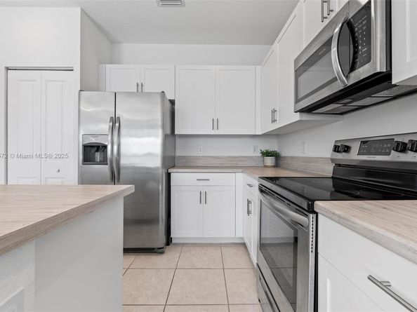 20544 NE 5th Pl, Miami FL 33179