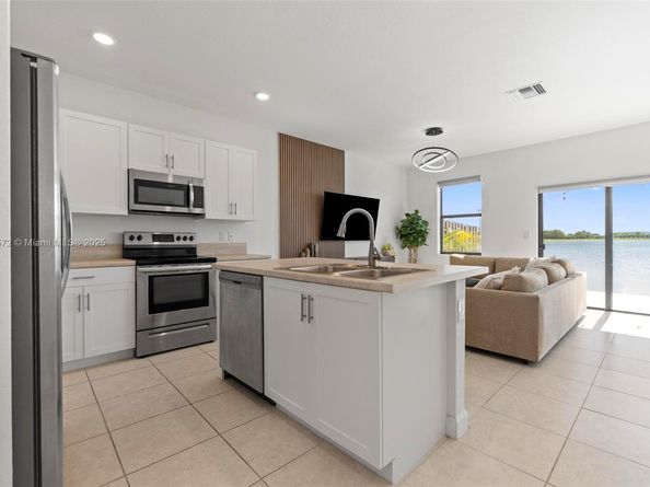 20544 NE 5th Pl, Miami FL 33179