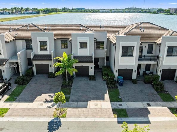 20544 NE 5th Pl, Miami FL 33179