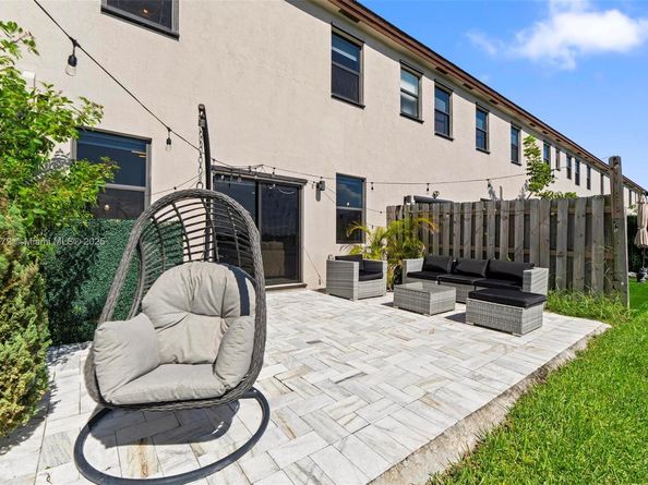 20544 NE 5th Pl, Miami FL 33179