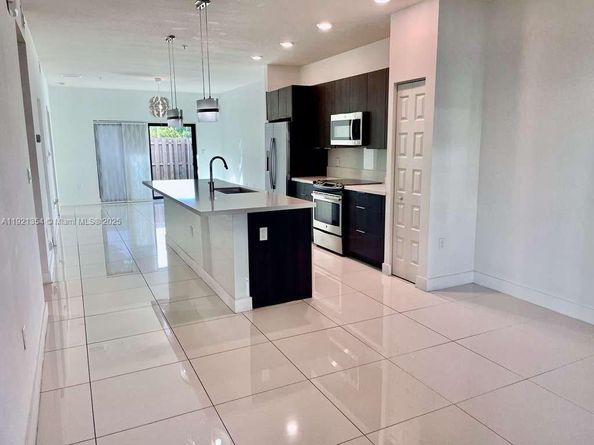 7805 NW 104th Ave 5, Doral FL 33178