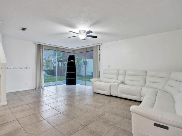 1233 Hampton Blvd, North Lauderdale FL 33068