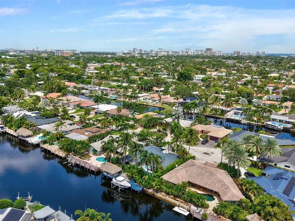 2131 NE 15th Ter, Wilton Manors FL 33305