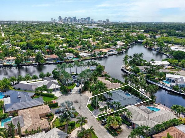 2131 NE 15th Ter, Wilton Manors FL 33305