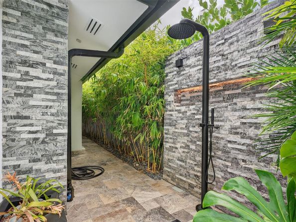 2131 NE 15th Ter, Wilton Manors FL 33305