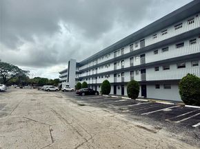 445 NE 195th St 429, Miami FL 33179