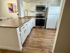 445 NE 195th St 429, Miami FL 33179