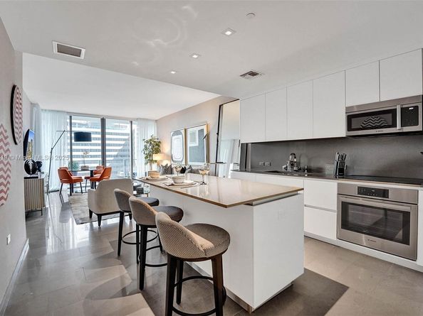 88 SW 7th St 1408, Miami FL 33130