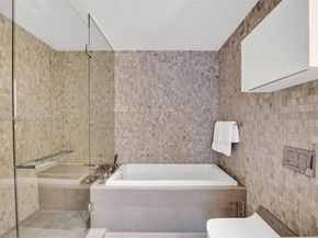 88 SW 7th St 1408, Miami FL 33130