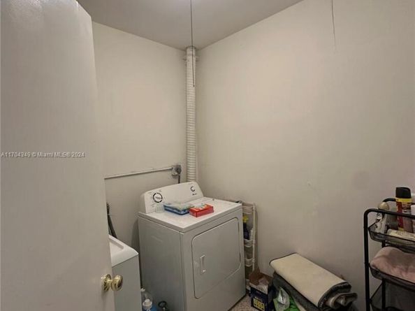 1838 NW 18th St, Miami FL 33125