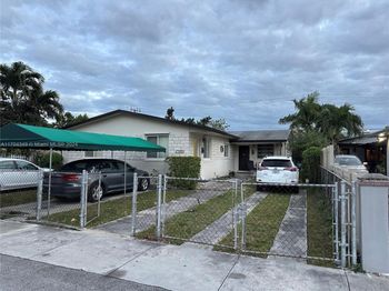 1838 NW 18th St