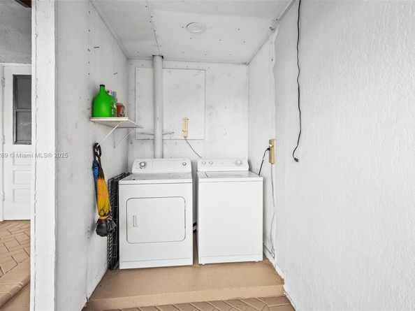 9365 SW 44th St, Miami FL 33165