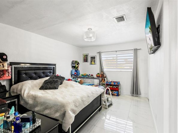 9365 SW 44th St, Miami FL 33165