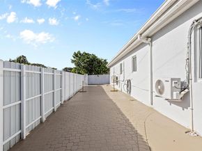 9365 SW 44th St, Miami FL 33165