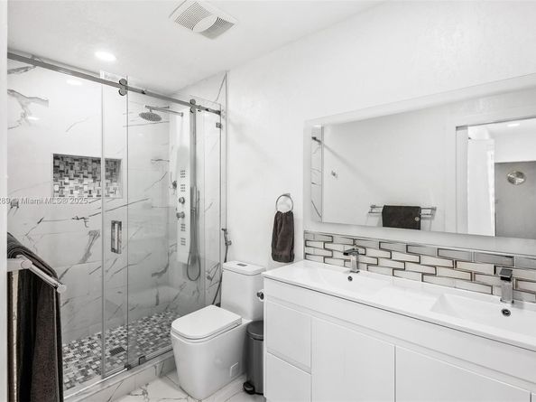 9365 SW 44th St, Miami FL 33165