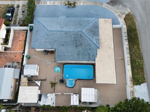 9365 SW 44th St, Miami FL 33165