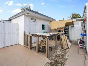 9365 SW 44th St, Miami FL 33165