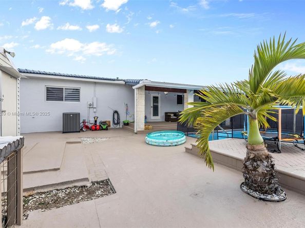 9365 SW 44th St, Miami FL 33165