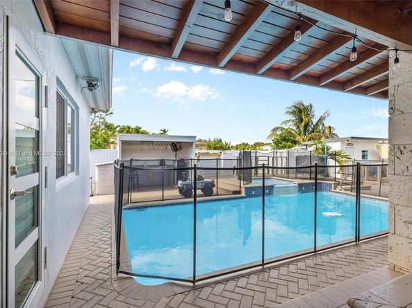 9365 SW 44th St, Miami FL 33165