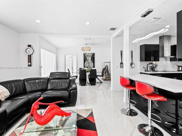 9365 SW 44th St, Miami FL 33165