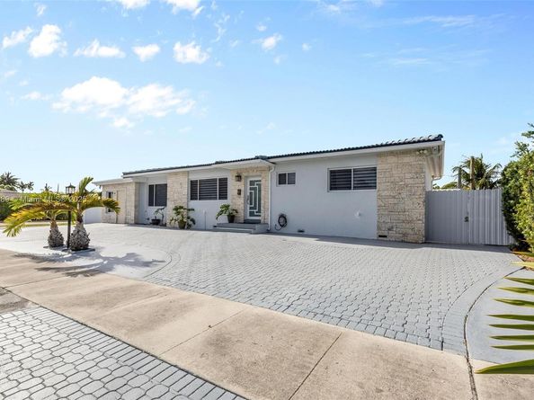 9365 SW 44th St, Miami FL 33165