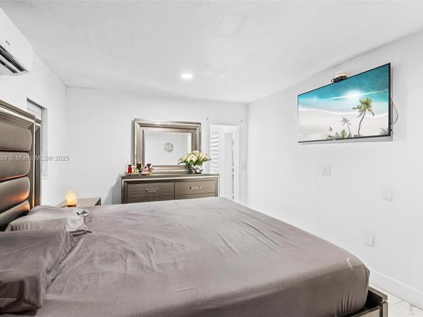 9365 SW 44th St, Miami FL 33165