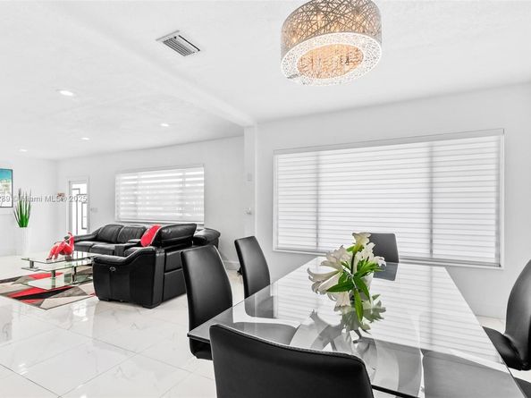 9365 SW 44th St, Miami FL 33165