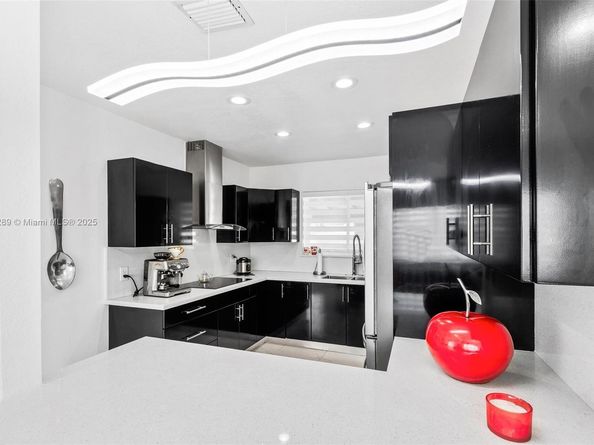 9365 SW 44th St, Miami FL 33165