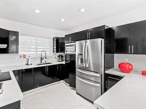9365 SW 44th St, Miami FL 33165