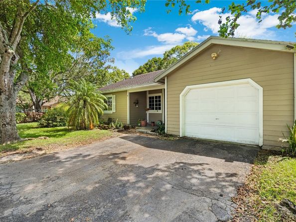 15025 SW 141st Ct, Miami FL 33186