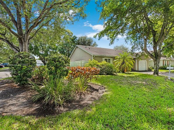 15025 SW 141st Ct, Miami FL 33186