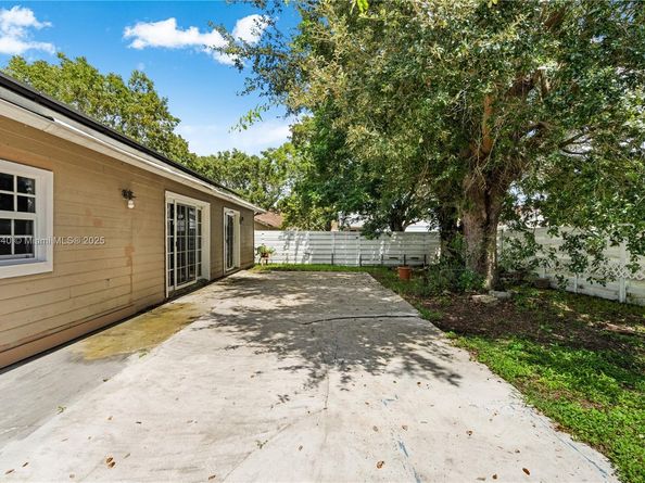 15025 SW 141st Ct, Miami FL 33186