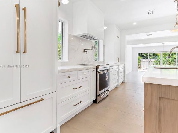 Undisclosed Address #A11838543, Miami Beach FL 33141