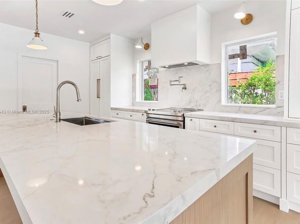 Undisclosed Address #A11838543, Miami Beach FL 33141