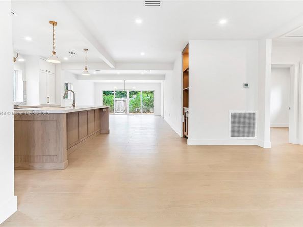 Undisclosed Address #A11838543, Miami Beach FL 33141
