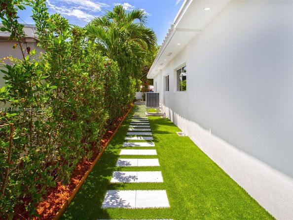 Undisclosed Address #A11838543, Miami Beach FL 33141