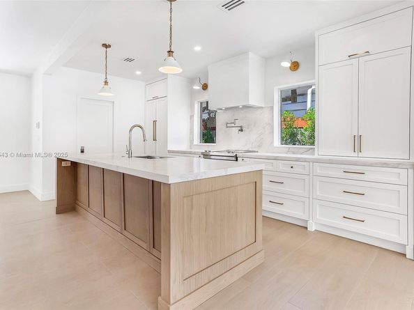 Undisclosed Address #A11838543, Miami Beach FL 33141