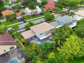 810 Greenbriar Ave, Davie FL 33325