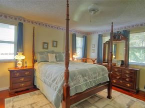 810 Greenbriar Ave, Davie FL 33325