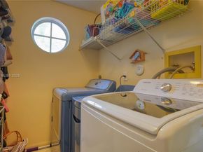 810 Greenbriar Ave, Davie FL 33325