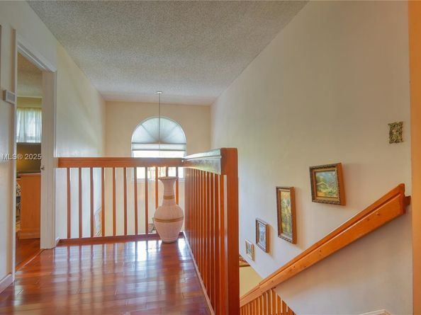 810 Greenbriar Ave, Davie FL 33325